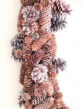 Load image into Gallery viewer, Rustic Pinecone Oval Wreath