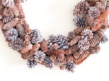 Load image into Gallery viewer, Rustic Pinecone Oval Wreath